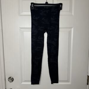 SPANX Look at Me Now Seamless Leggings Cropped Black Camo Size Small